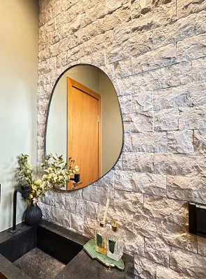 travertino rockface, lavabo